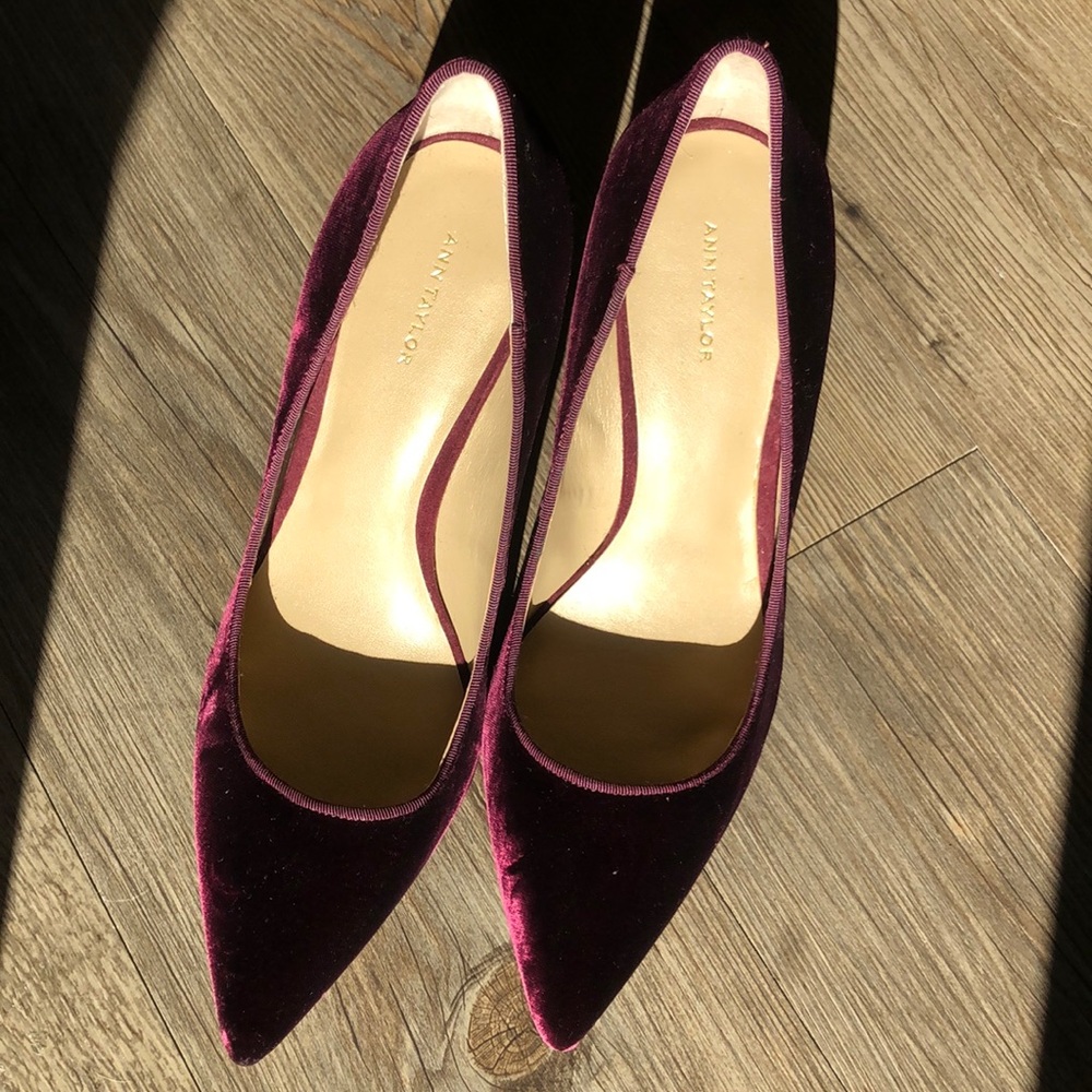 Ann Taylor Velvet Pumps
